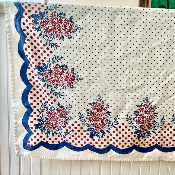 Vintage Style Moda Home Floral Polkadot Tablecloth - Picture 2 of 7